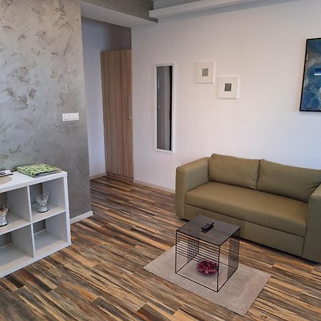 Apartments And Rooms Lorena 236 Ровин Екстериор снимка