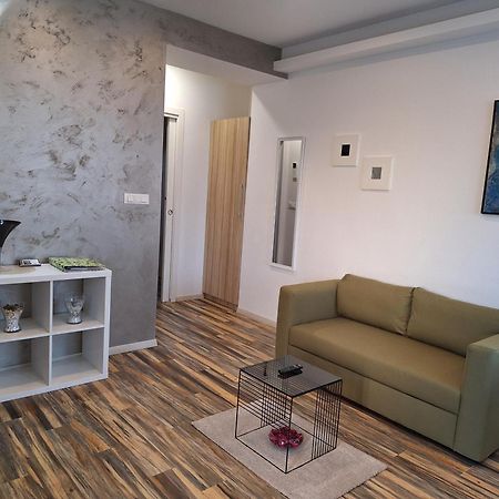 Apartments And Rooms Lorena 236 Ровин Екстериор снимка