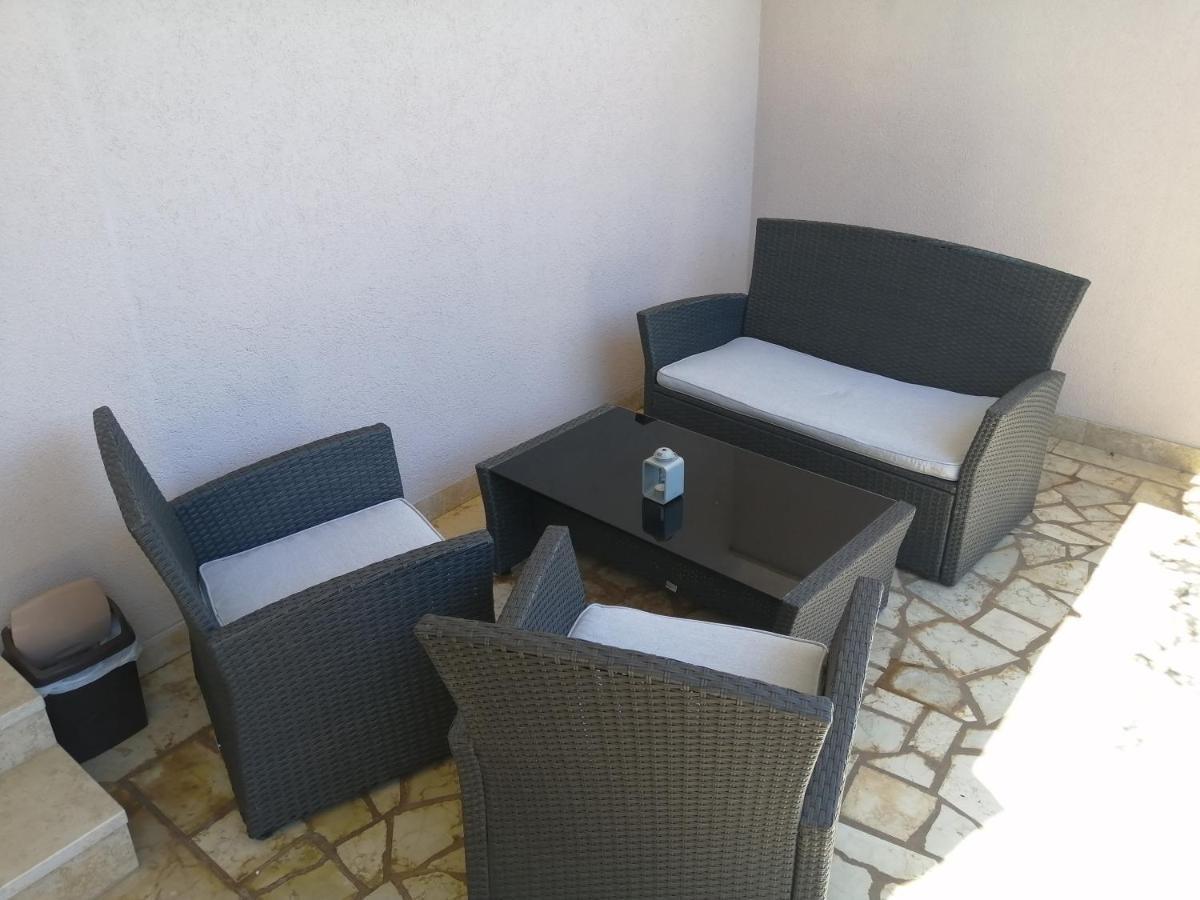 Apartments And Rooms Lorena 236 Ровин Екстериор снимка