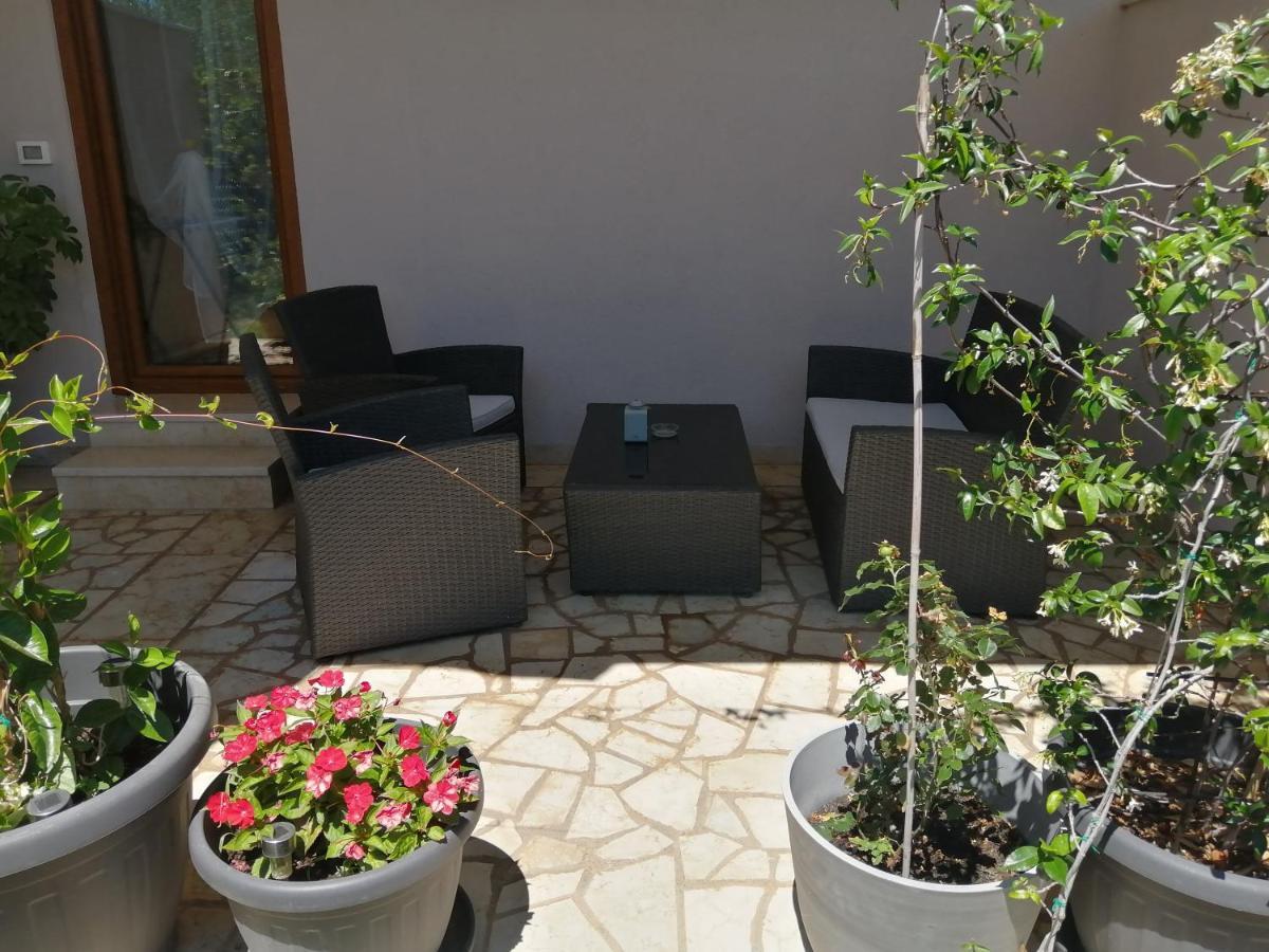 Apartments And Rooms Lorena 236 Ровин Екстериор снимка