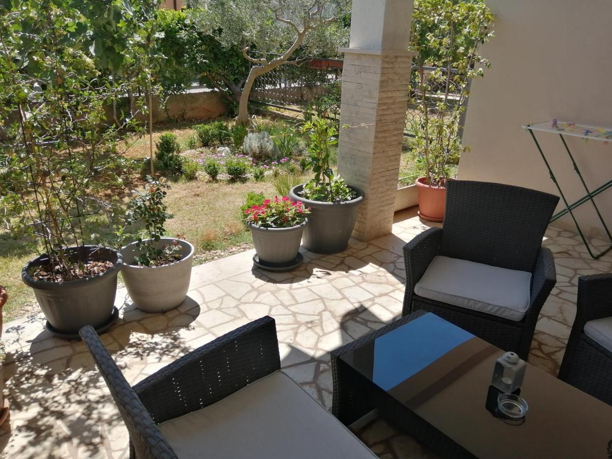 Apartments And Rooms Lorena 236 Ровин Екстериор снимка