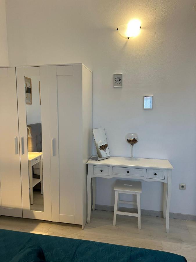 Apartments And Rooms Lorena 236 Ровин Екстериор снимка