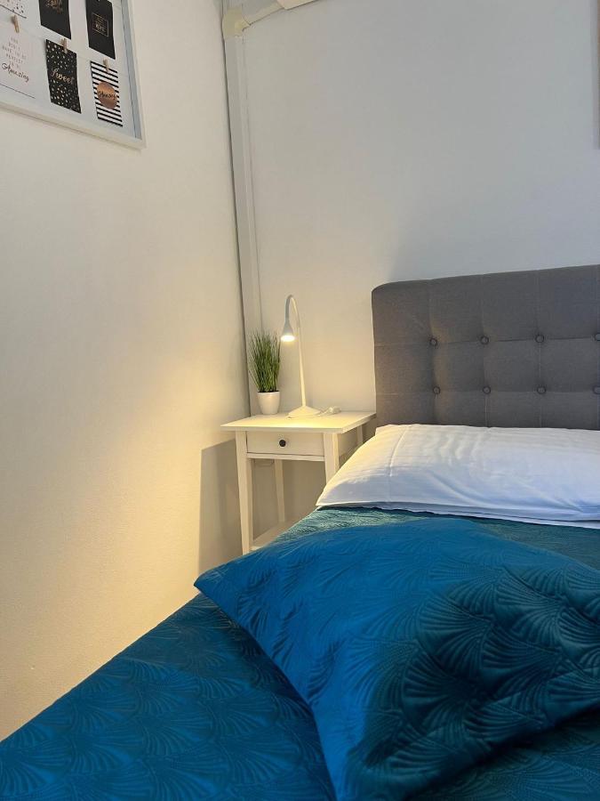 Apartments And Rooms Lorena 236 Ровин Екстериор снимка