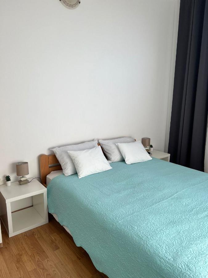 Apartments And Rooms Lorena 236 Ровин Екстериор снимка