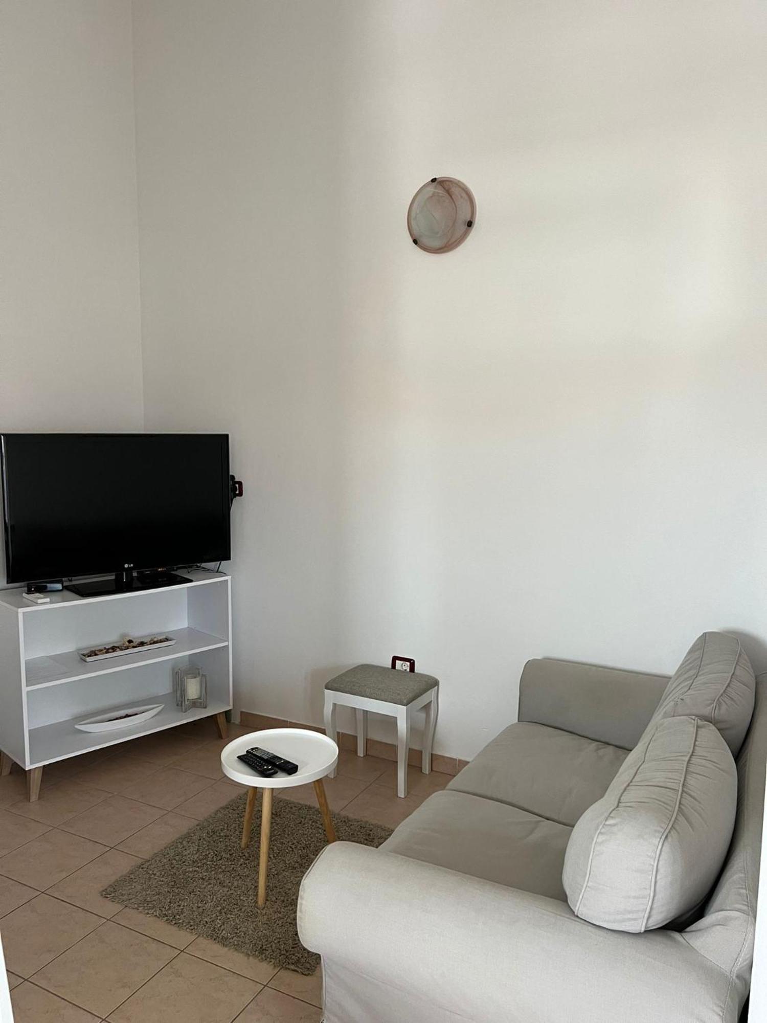 Apartments And Rooms Lorena 236 Ровин Екстериор снимка