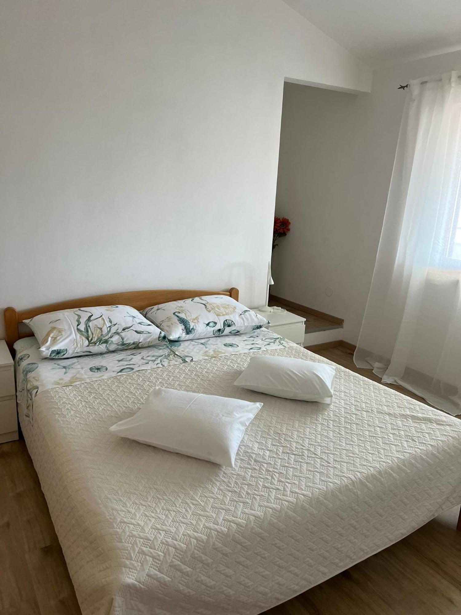 Apartments And Rooms Lorena 236 Ровин Екстериор снимка