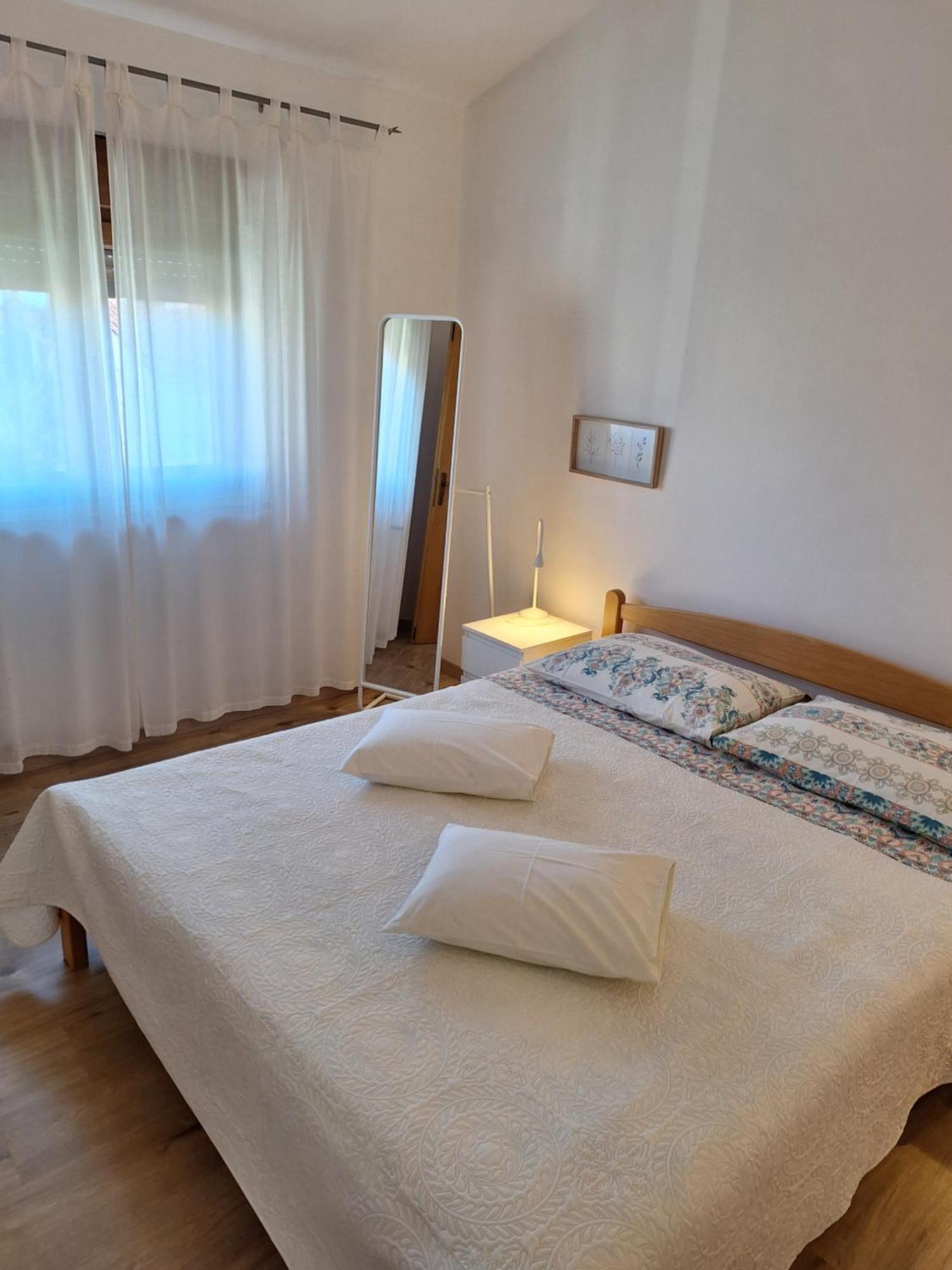 Apartments And Rooms Lorena 236 Ровин Екстериор снимка