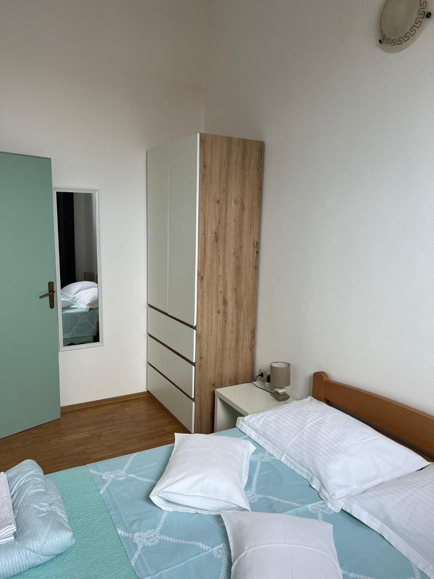 Apartments And Rooms Lorena 236 Ровин Екстериор снимка