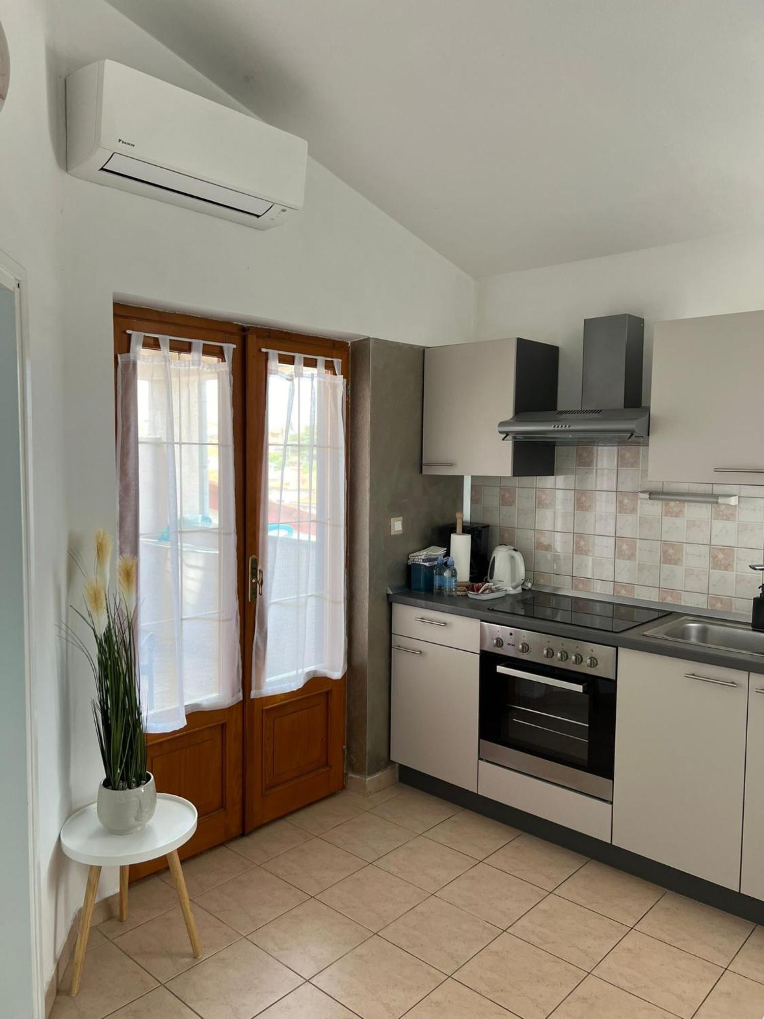 Apartments And Rooms Lorena 236 Ровин Екстериор снимка