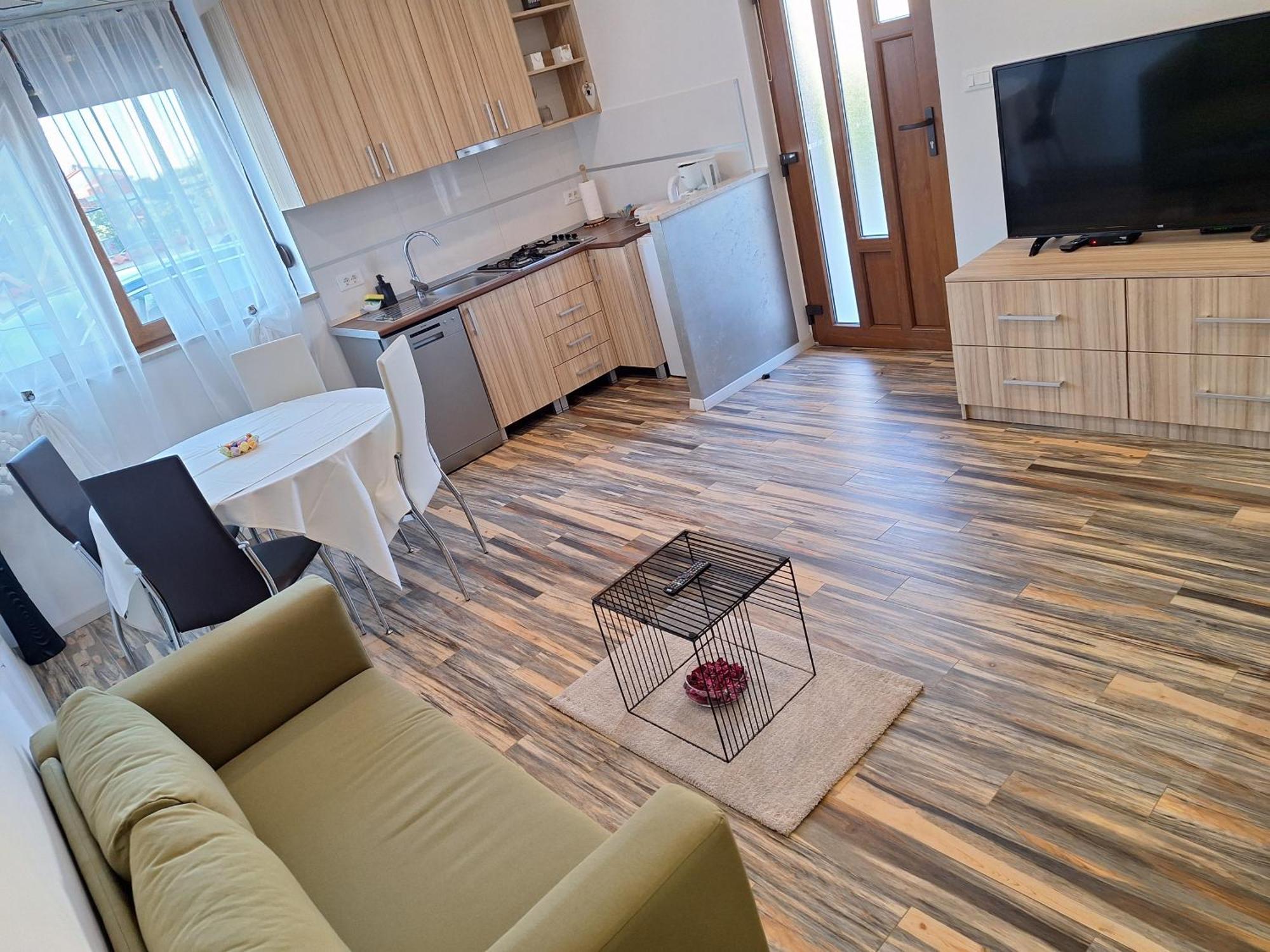 Apartments And Rooms Lorena 236 Ровин Екстериор снимка