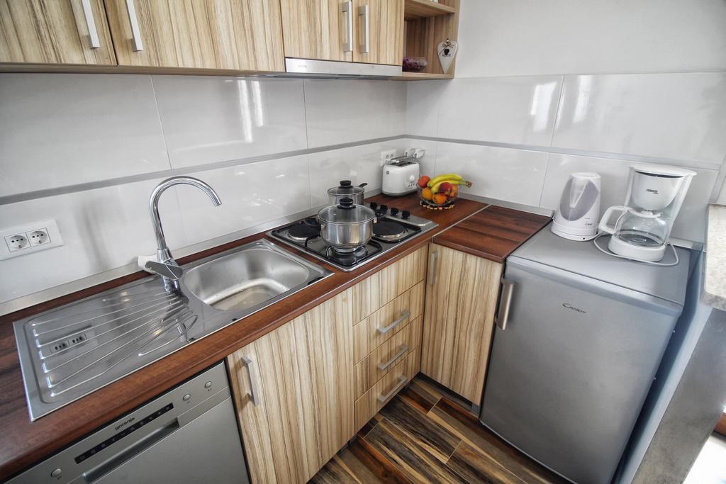 Apartments And Rooms Lorena 236 Ровин Екстериор снимка